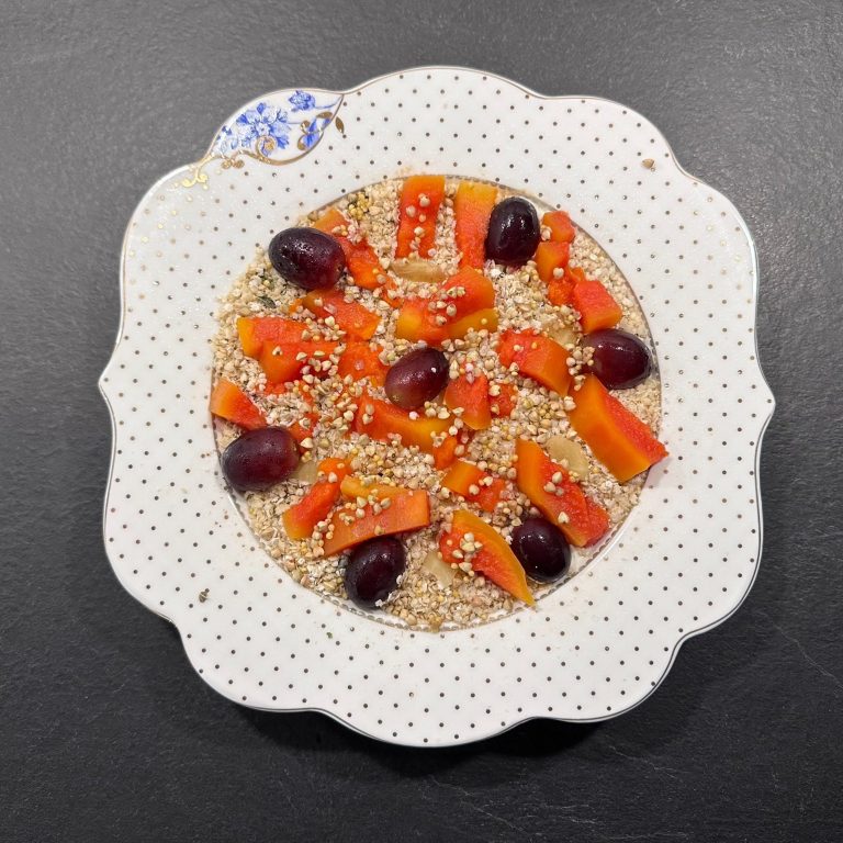 Ontbijtbord met fruit en strooigranen, voorbeeld van een gezond ontbijt bij Graves